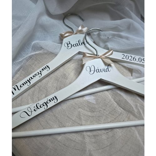 Névre szóló vállfa